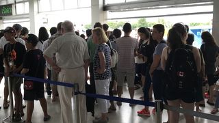 BTS「サパーン・タクシーン駅」と接続