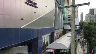 BTS「戦勝記念塔駅」と直結しているショッピングセンター