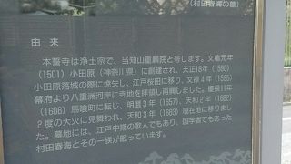 こざっぱりとした寺院です