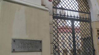 教会との境が判りません