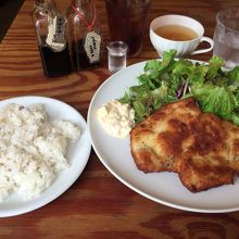 チキンカツランチ シェリービネガー付き