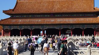 太和門も太和殿も茶色い瓦屋根に真紅の柱、よく似ています。