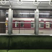 三田方面と小野方面への電車があります