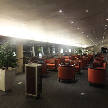 まだ早朝なので閑散としていた。