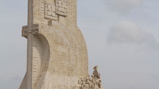 巨大モニュメント