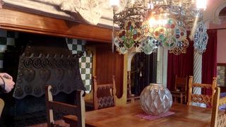 オーディオガイドツアーと、ガイドさん付きツアーがあります