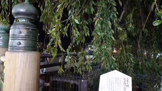 橋のたもとに案内書きがあります