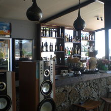 店内敷地の西側にあるバーです。ポルトガルワインがお勧めです。