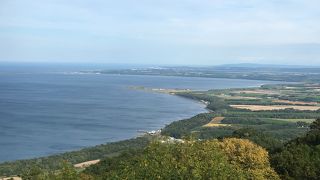 山の上に展望台があります
