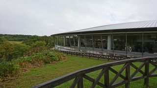 ガラス張りのお洒落な道の駅