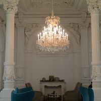 天井が高くおしゃれなロビー