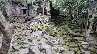 団体某国人に遭遇するかしないかで印象が左右するのでは