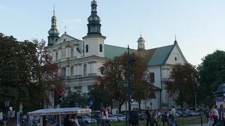 旧市街のすぐ南側にある教会です