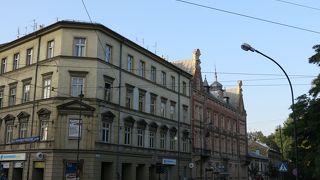 中央広場から南東側にあります