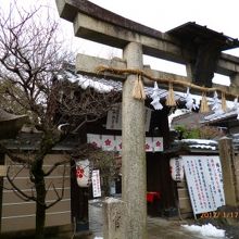 神社の入口鳥居。