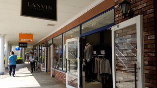 関西空港からバスが出ていて便利