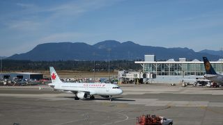 カナダ西部のハブ空港