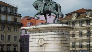 地下鉄ロシオ駅前の広場