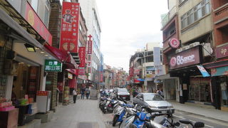 淡水の中正路にあります