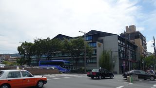 市街中心部を東西に貫く大動脈