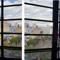 新幹線ホームから向かって左が該当ホテル（クリックで拡大）