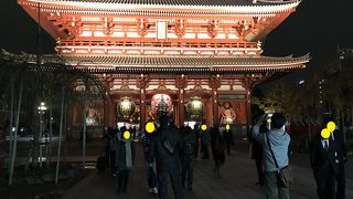 日本一歴史のある商店街を抜けると、おなじみの浅草寺！