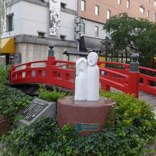 純信とお馬の像