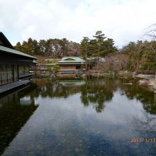 プータンの国王夫妻が船遊びを楽しまれたと言う中庭の池。