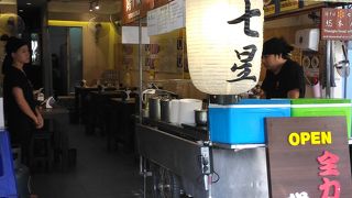 こってりスープで美味いです。