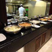 朝食バイキング　オムレツを焼いてくれます