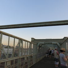 近所の方々が夕陽を見に集まってきました。