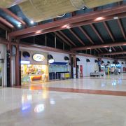 ジャカルタの空港は地味、ラウンジで休憩