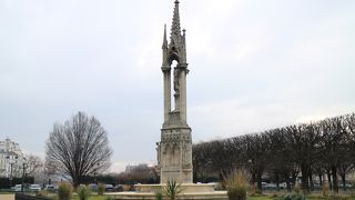 正面広場の喧騒から離れて