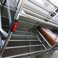 バス内の荷物置き場