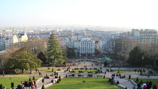 2004年2月28日「ルイーズミシェル広場」になった