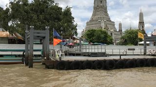 ワットアルンの目の前