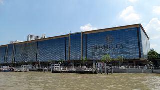 シープラヤー船着き場で下船