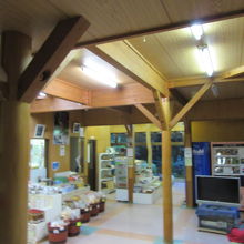 お土産等も売っています