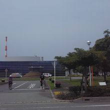 入り口には守衛の門が無い。