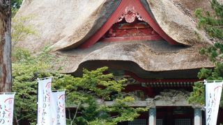 山の中にこんな立派なものをよく建てたものだ。