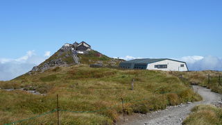 月の山の信仰を集める神社