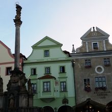 カラフルな家々