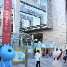 平日でも1階の広場で色々イベントをやっていて賑やかでした