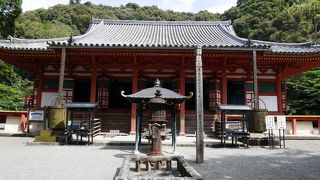 楠木氏の所縁のある南北朝時代の歴史を感じさせるお寺