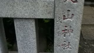 白金高輪駅南側の小さな神社