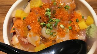 カラフルなまかない丼