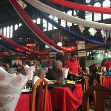 市場内のレストラン