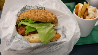 ラッキーピエロ 五稜郭公園前店