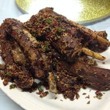 スペアリブ（孜然排骨）