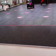 セグウェイ風の「ウィングレット」の試乗ができます